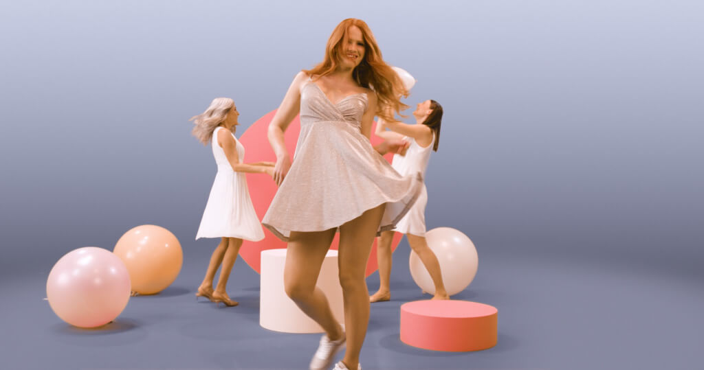 Lycra Social Ad: Tänzerinnen in hellen Kleidern auf pastellfarbenem Studio-Set